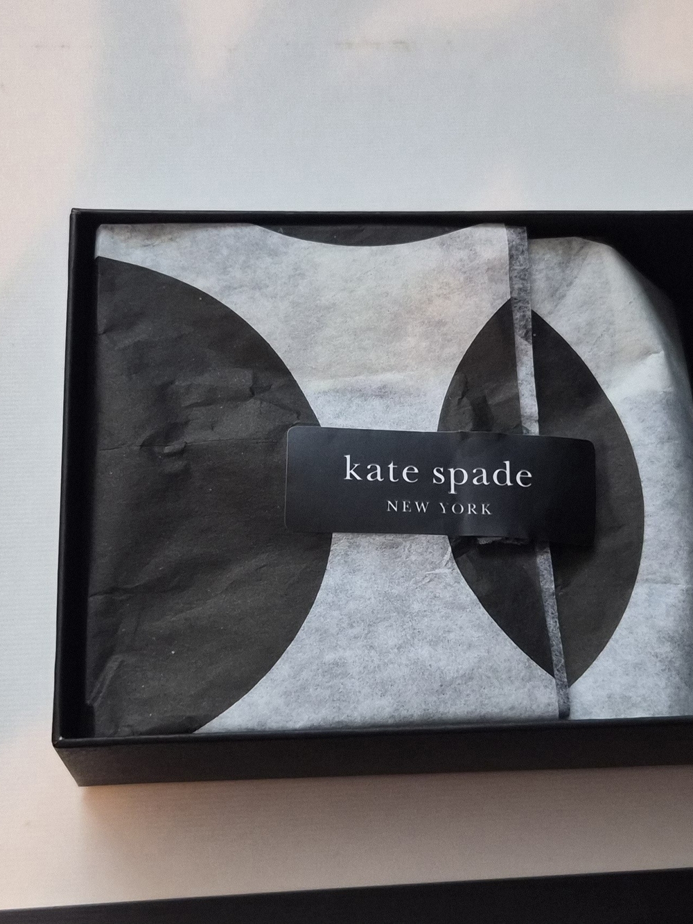 Kate Spade Pop Of Joy Spade Flower 10 mm Fuchsia Pendant - Picture 5 of 7